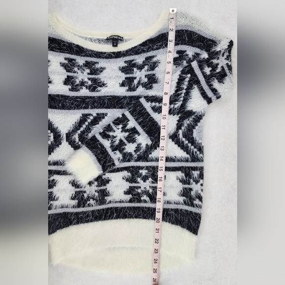 🚨LAST CALL🚨 Express Aztec Fuzzy Knit Sweater Women's Extra Small Soft & Comfy - Picture 5 of 9